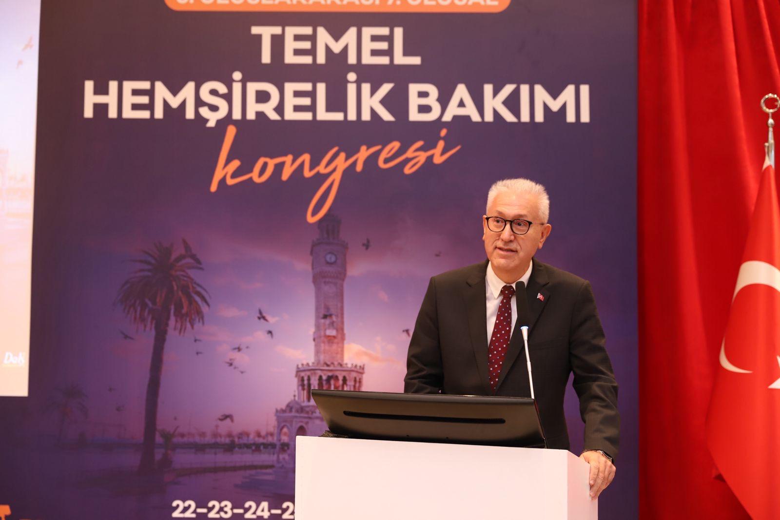 DEÜ'DE HEMŞİRELİK TEMEL BAKIMI KONGRESİ: BAKIM HİZMETLERİ VE TEKNOLOJİK YENİLİKLER MASAYA YATIRILDI